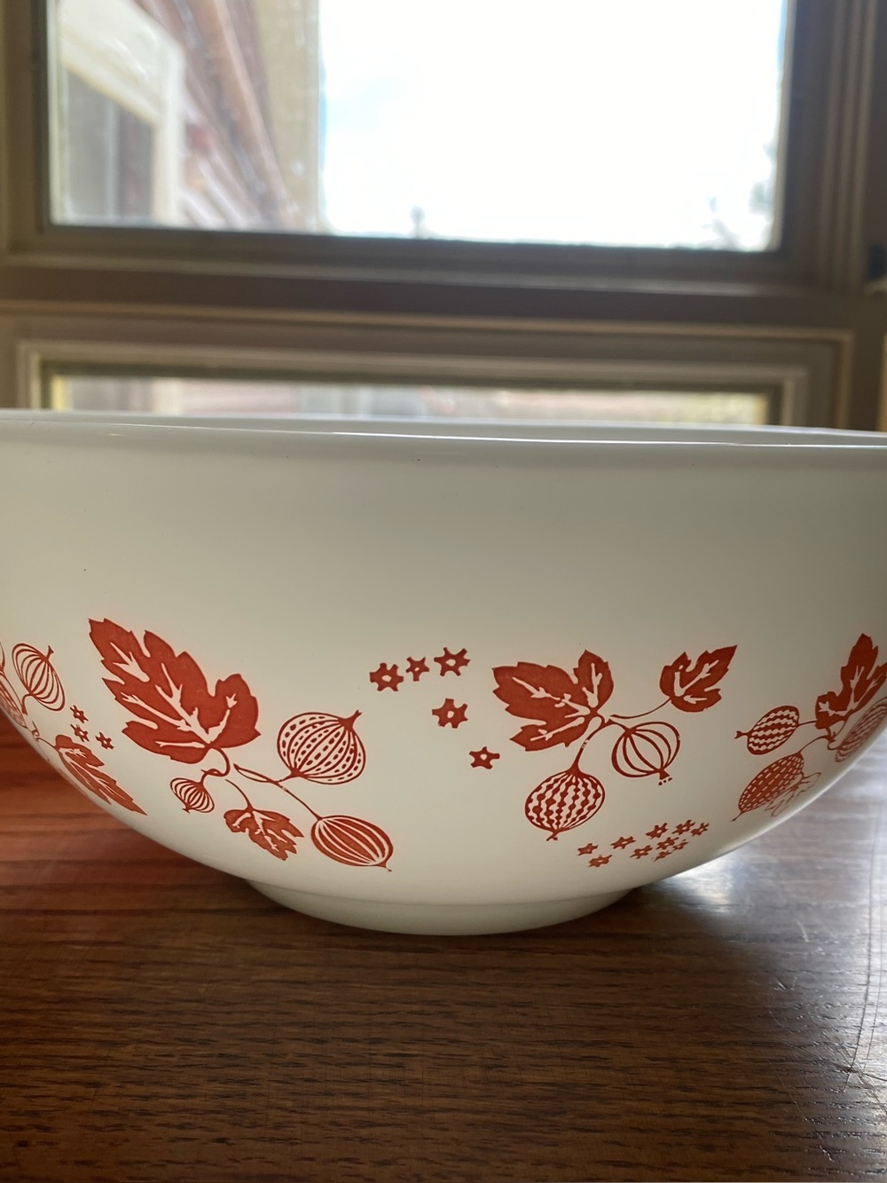 Vintage Pyrex mixing bowls are in the iconic Pink Gooseberry pattern. - Picture 4 of 14